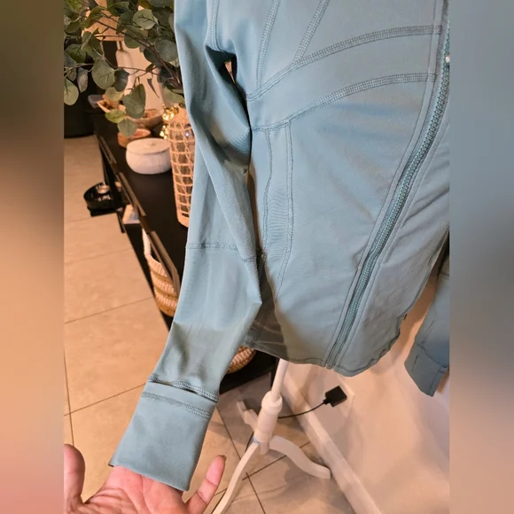 Lululemon Women's Define Jacket Nulu Fog Green Athleisure Size 8 - Picture 2 of 5